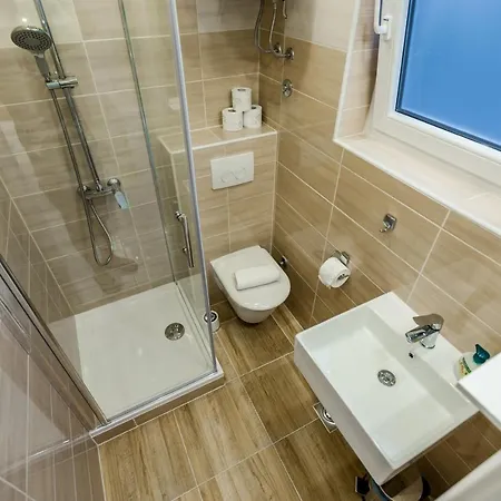 Lejlighed Sleeps 2 -parking -private Garden Crikvenica